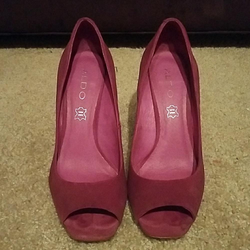 Raspberry Aldo peep toe wedges